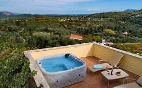 Villa Erontas - Private Heated Jacuzzi